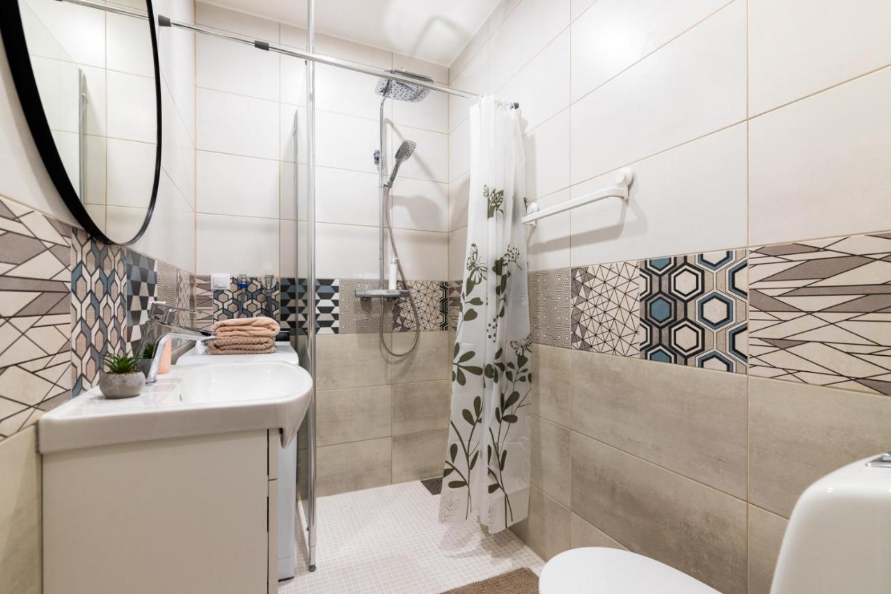 Charming 1Br In Superb Location, Free Parking & Wi-Fi Apartment Tallinn Bagian luar foto