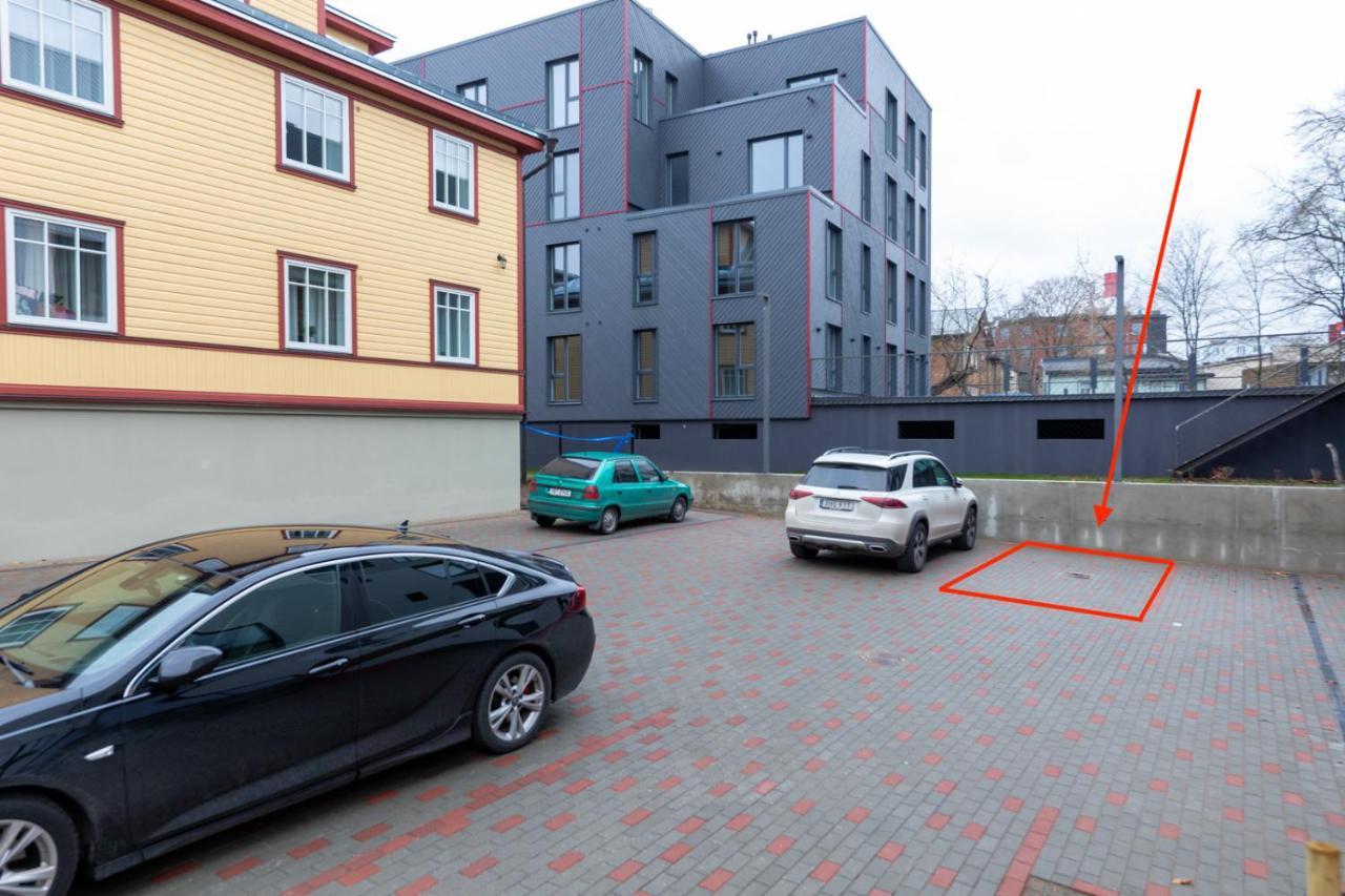 Charming 1Br In Superb Location, Free Parking & Wi-Fi Apartment Tallinn Bagian luar foto
